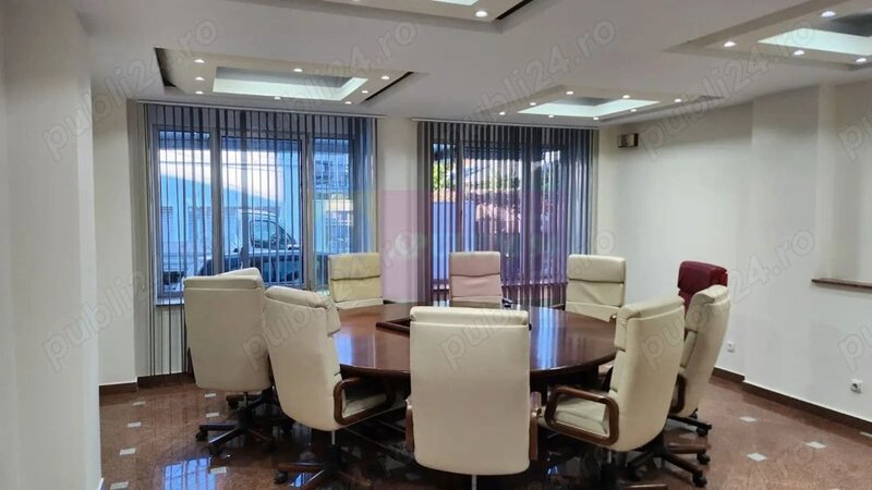 Inchiriere o cladire de birouri in zona Damaroaia cu 12 parcari