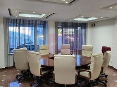 Inchiriere o cladire de birouri in zona Damaroaia cu 12 parcari